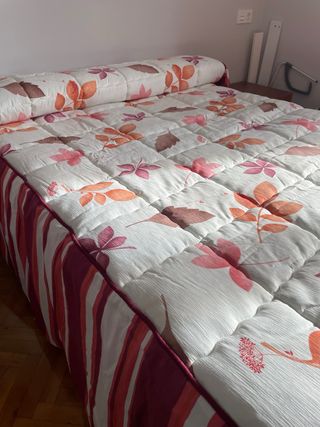 Colchón 1.35 con base tapizada y edredón