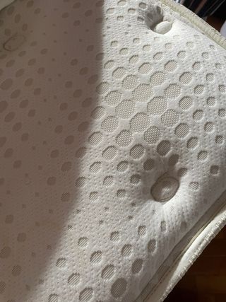 Colchón 1.35 con base tapizada y edredón