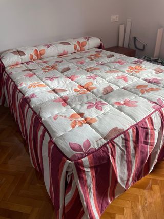 Colchón 1.35 con base tapizada y edredón