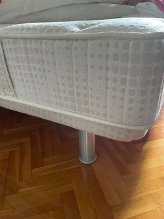 Colchón 1.35 con base tapizada y edredón