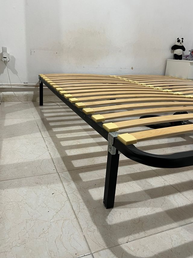 Base de cama 200x160x30 – Muy buen estado – 40 €