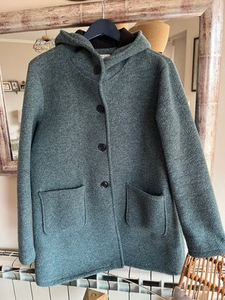 Abrigo de paño, verde oscuro con bufanda a juego