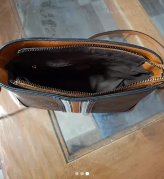 Bolso Marrón con Logo P