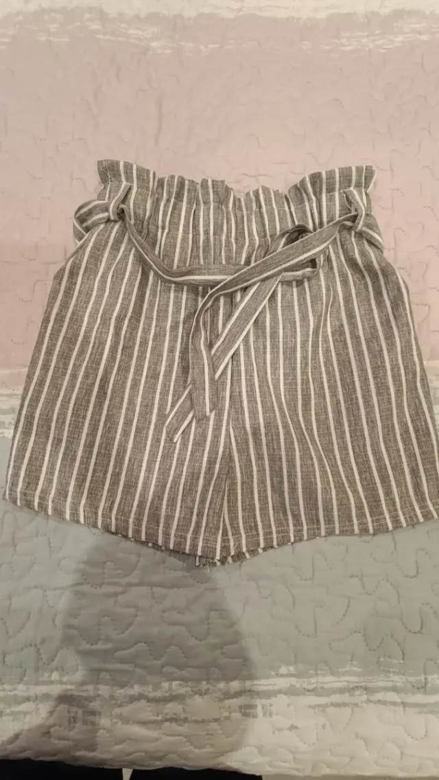 Lote pantalones cortos y falda gris/blanco