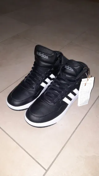 Scarpe Adidas alte nere