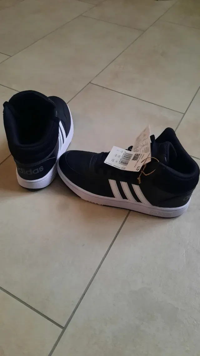 Scarpe Adidas alte nere