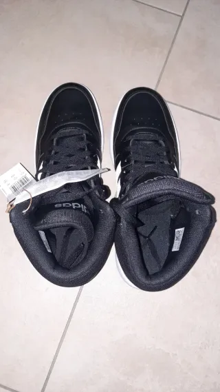 Scarpe Adidas alte nere