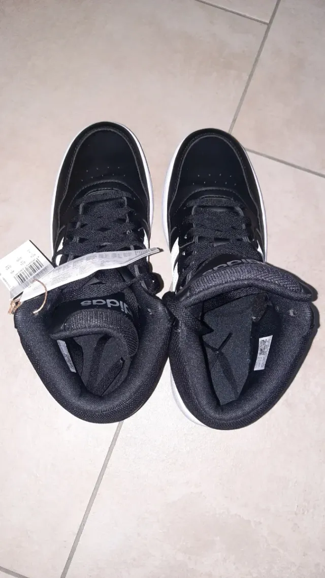 Scarpe Adidas alte nere