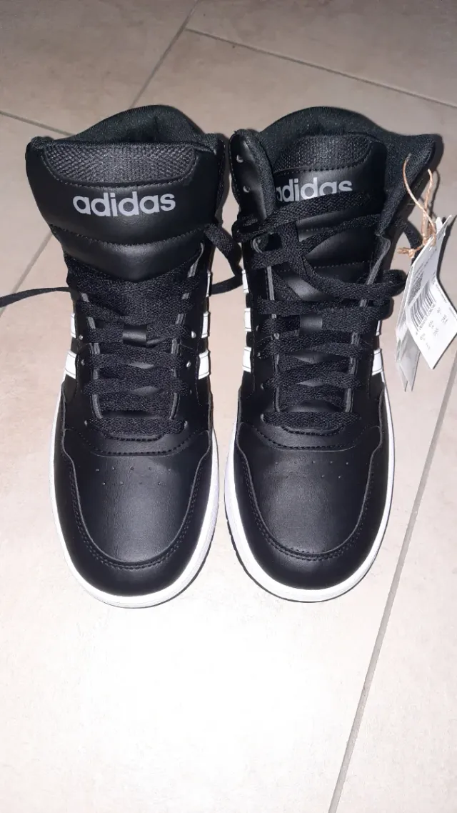 Scarpe Adidas alte nere