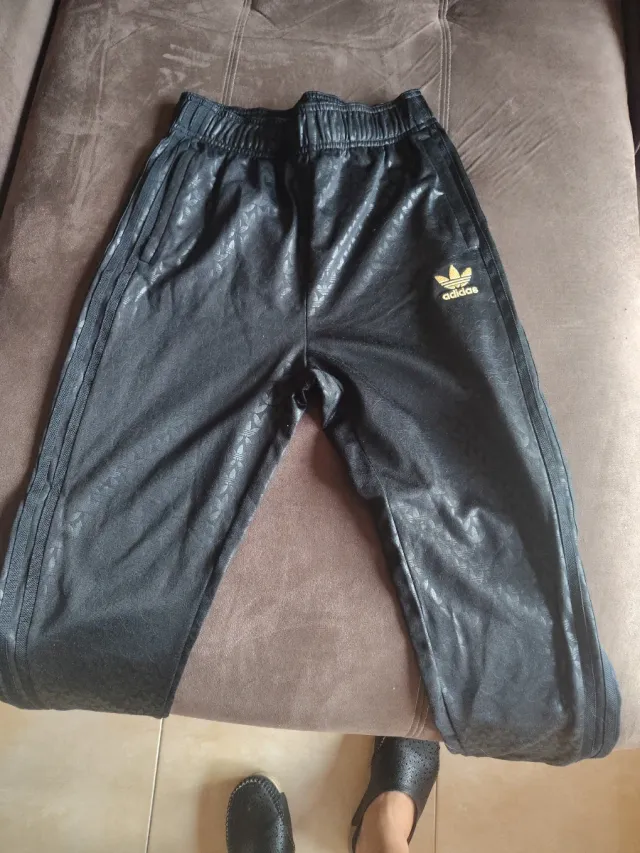 Pantalón Adidas Negro Estampado
