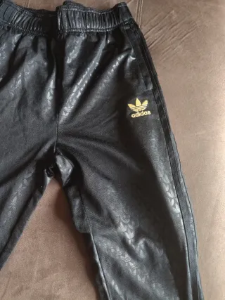 Pantalón Adidas Negro Estampado
