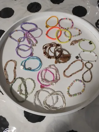 Lote de pulseras variadas