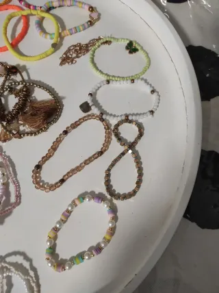 Lote de pulseras variadas