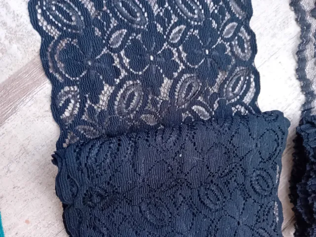 Encajes variados de poliéster.