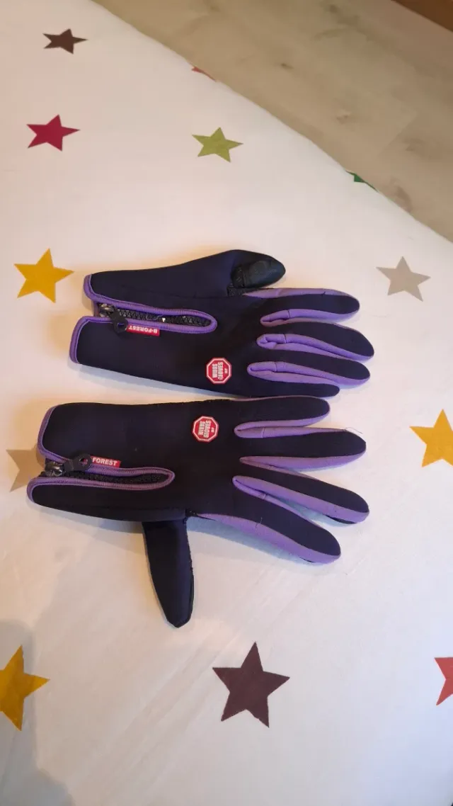 Guantes B-FOREST negros y morados