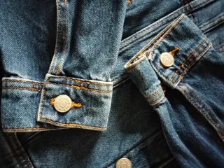 Cazadora vaquera de Pull&Bear.