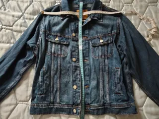 Cazadora vaquera de Pull&Bear.