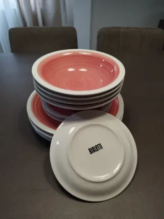Set piatti Bialetti rosa e bianchi