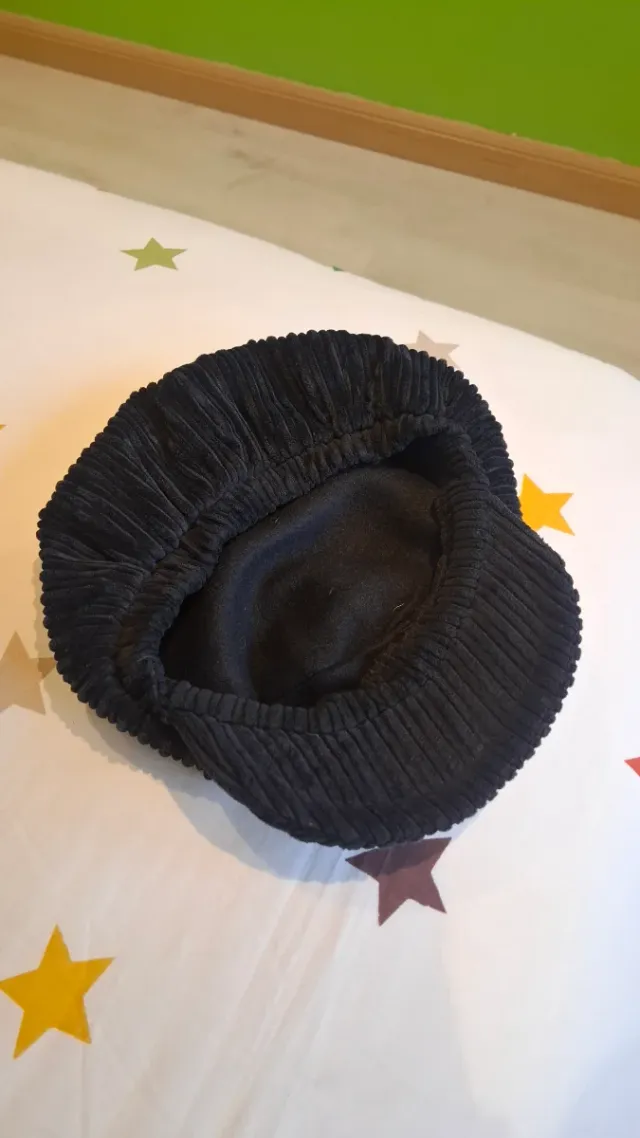 Gorra de pana negra