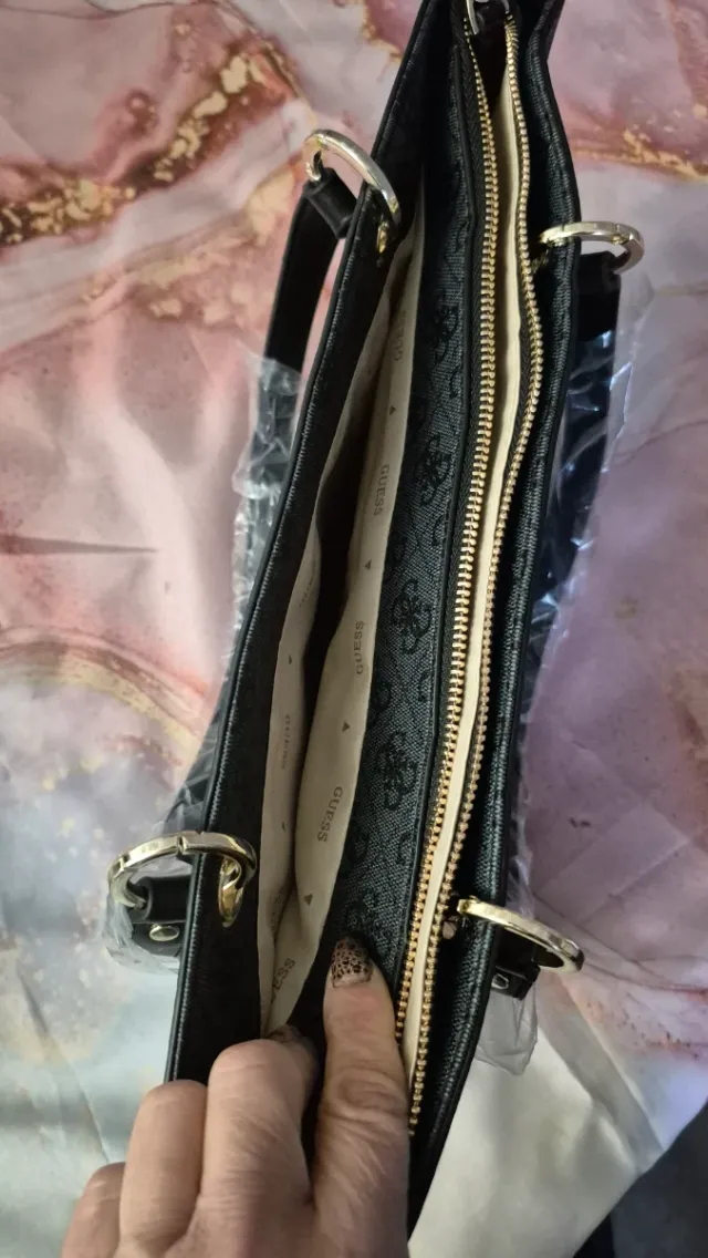 Bolso Guess Negro Monogram