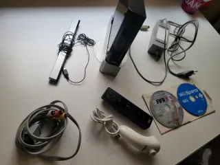 Nintendo Wii + Wii Sports + FIFA