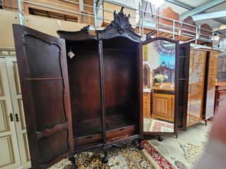 Roupeiro antigo madeira maciça imponente