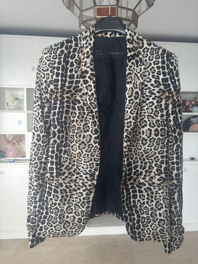 Chaqueta Zara Animal Print Talla M