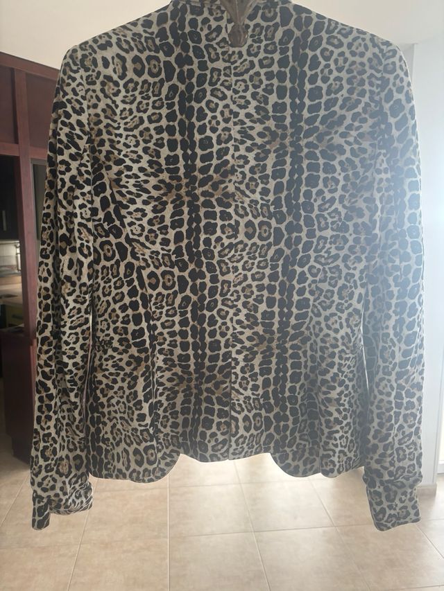 Chaqueta Zara Animal Print Talla M
