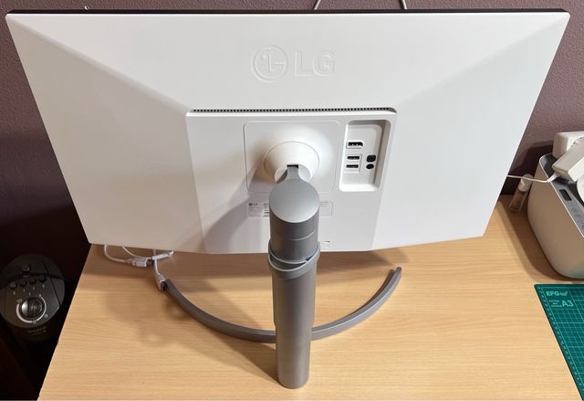 Monitor LG 27 UHD 4K HDR 10 ( 27UL550P- W ) CHOLLO