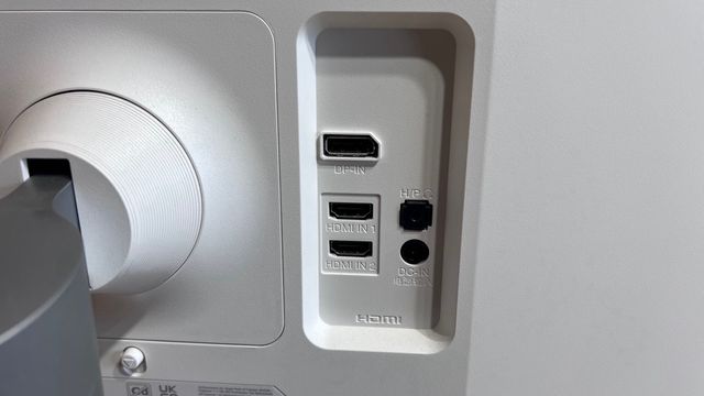 Monitor LG 27 UHD 4K HDR 10 ( 27UL550P- W ) CHOLLO