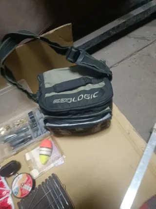 Lote de pesca: cañas, carretes y accesorios