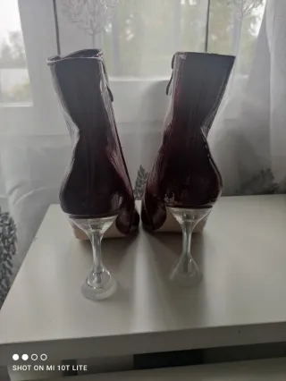 Botines rojos efecto piel de serpiente