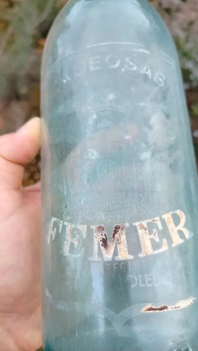 Botella antigua gaseosa FEMER