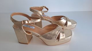 Sandalias Chika10 doradas - Talla 36,37,40 y 41