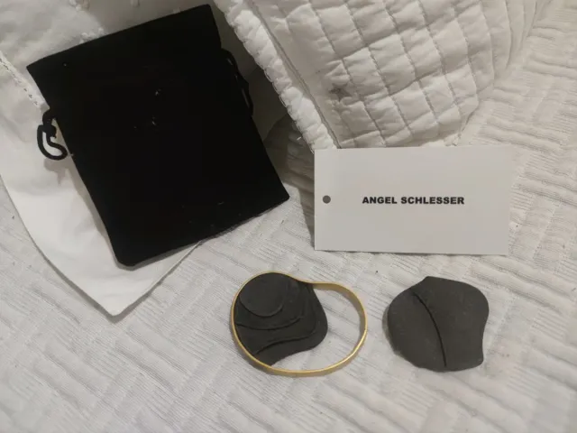 Broche Ángel Schlesser Latón Baño Negro Dorado