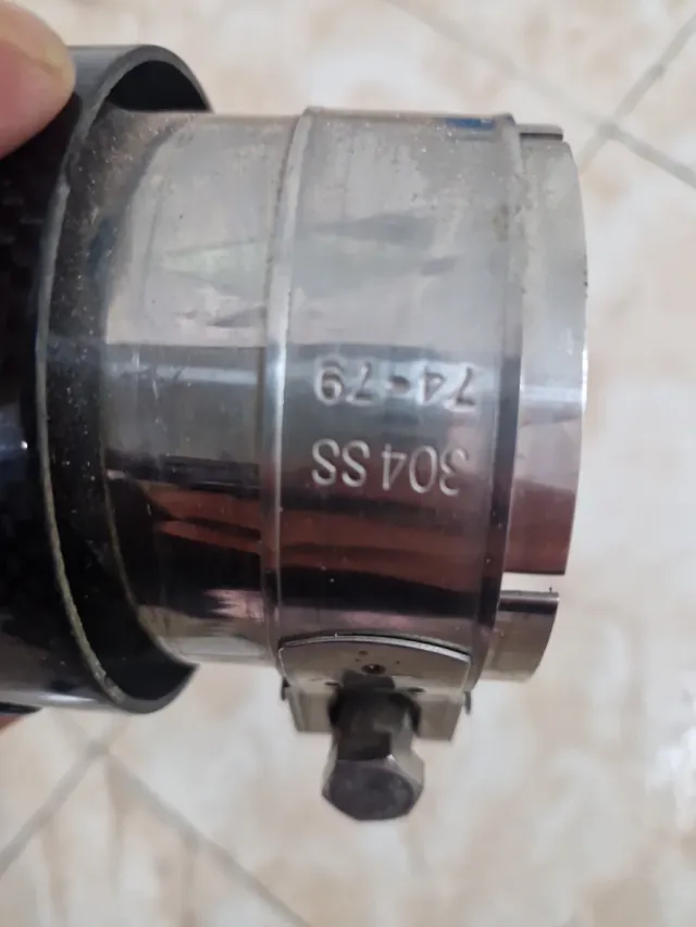 Cola de escape Akrapovic carbono