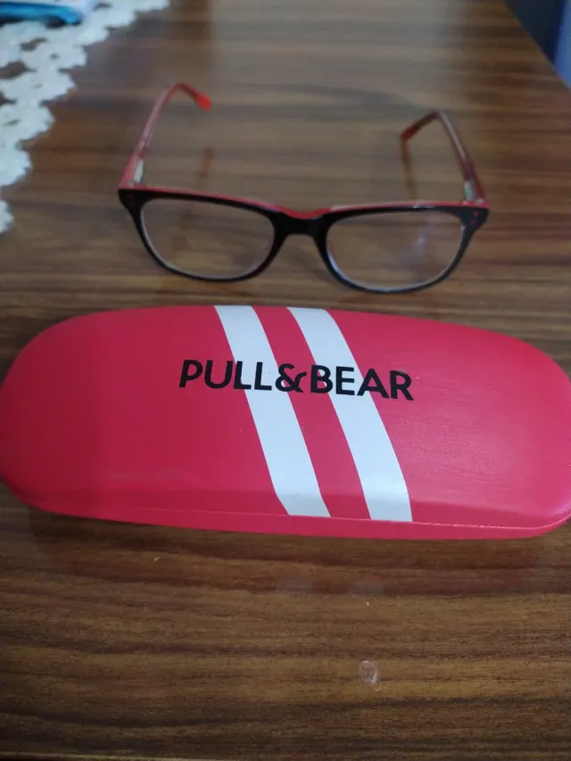 Gafas Pull&Bear Negras y Rojas