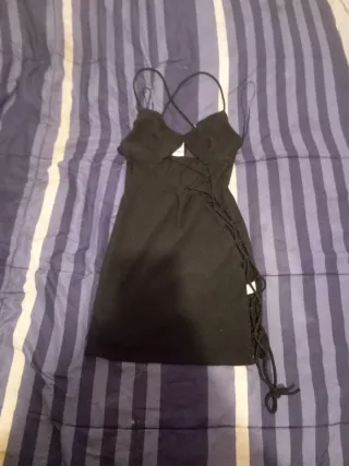 Vestido negro corto con cordones