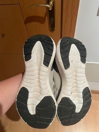 Zapatillas Kalenji grises y blancas