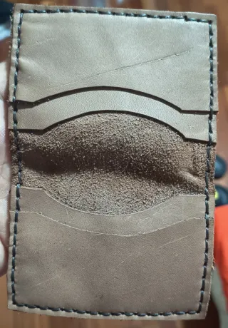 Cartera de cuero artesanal