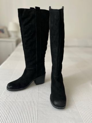 Stivali neri in pelle scamosciata