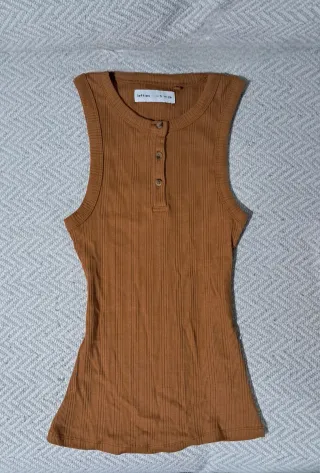 Camiseta ajustada sin mangas