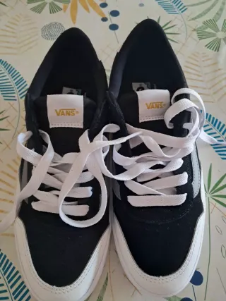 Zapatillas Vans Negras y Blancas