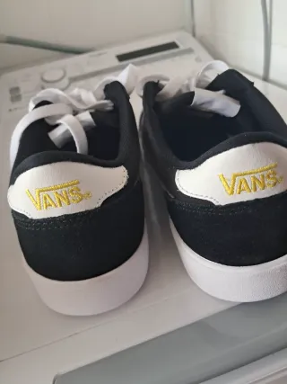 Zapatillas Vans Negras y Blancas