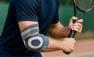 Gomitiera ortopedica con fascia di compressione