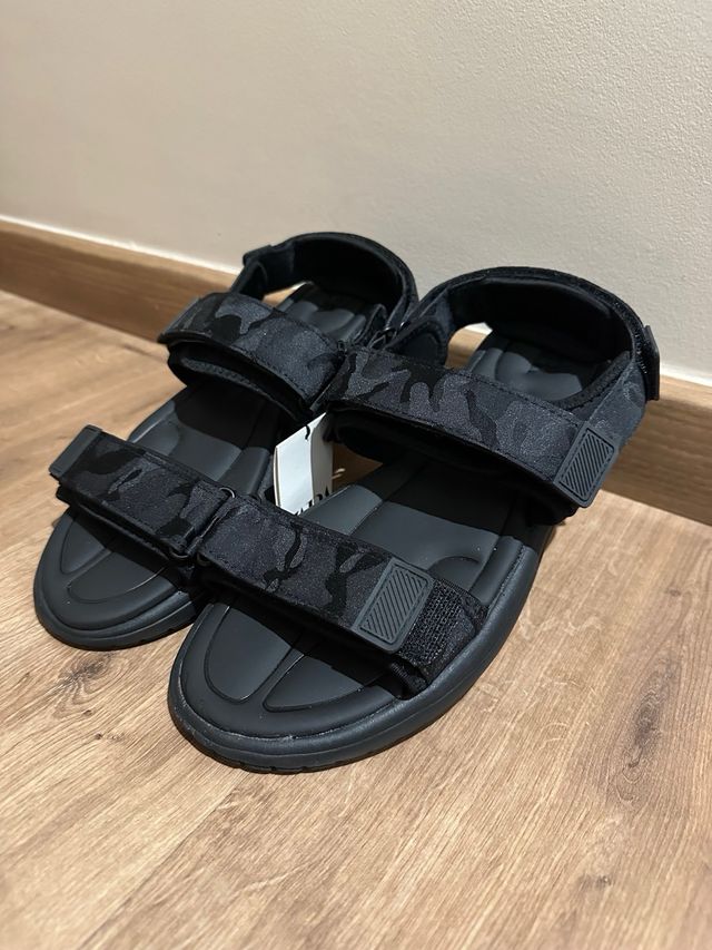 Sandalias Zara Camuflaje Negro/Gris
