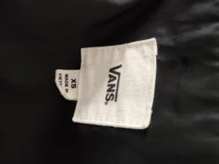 Chaqueta Vans Negra con Capucha. Unisex