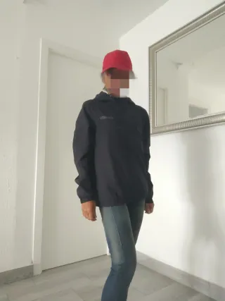 Chaqueta Vans Negra con Capucha. Unisex