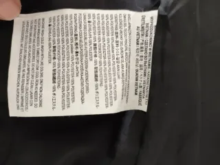 Chaqueta Vans Negra con Capucha. Unisex