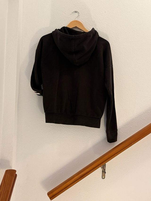 Sudadera Adidas con cremallera y capucha